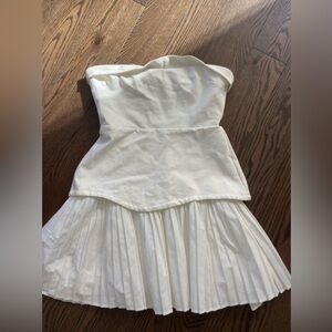 Elegant White Strapless Dress